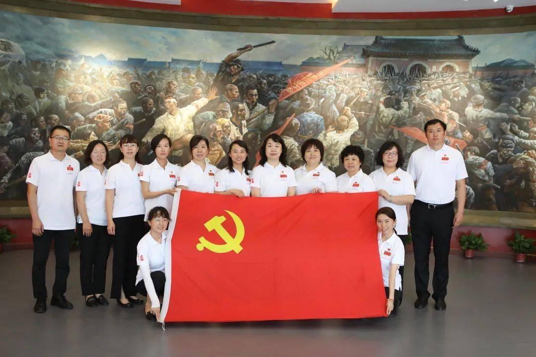 该如何改变自己的颜值呢？游戏画面
